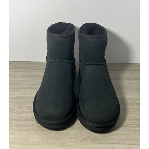 NEW UGG Classic Mini II Black Short Boot Size 10 - Picture 3 of 11